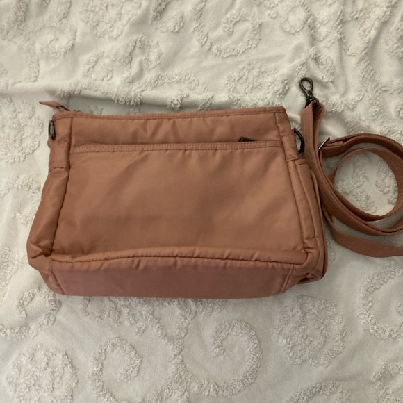 Lug Shimmy in Contemporary Blush Pink - Picture 3 of 4